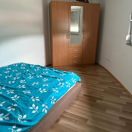 Apartment Amra *